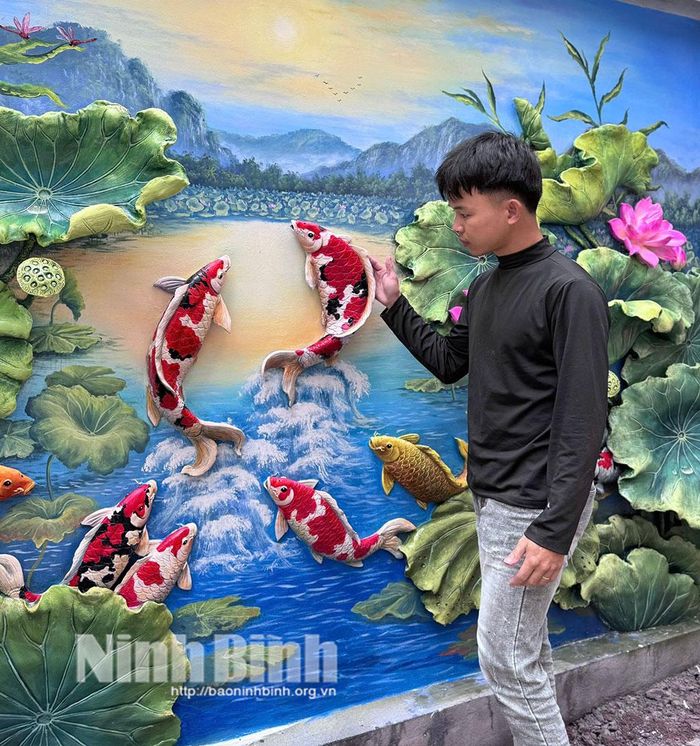 Với tranh đắp nổi 3D, anh Thạnh chú trọng xử lý hình khối, đường nét và màu sắc để tạo sự hài hòa cho tác phẩm.