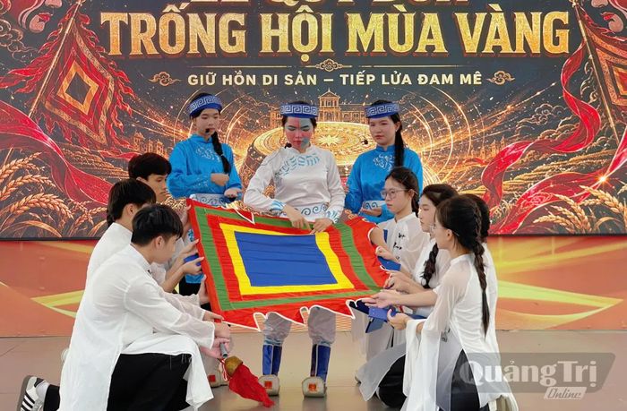 Câu lạc bộ Tuồng bội Trường THPT Lê Quý Đôn luôn tạo dấu ấn trong các chương trình biểu diễn văn hóa văn nghệ của trường - Ảnh: Nh.V