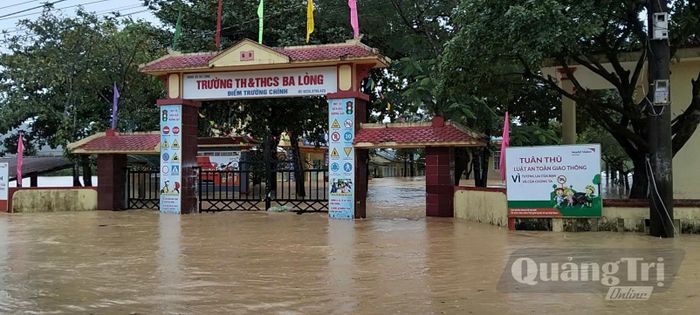 Trường tiểu học và THCS xã Ba Lòng ngập 0,5m - Ảnh: Q.D