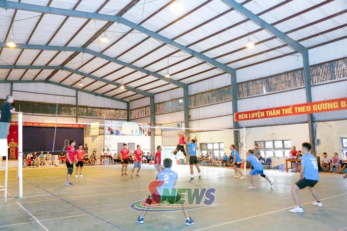 Các đội bóng chuyền da nam thi đấu tại Đại hội.