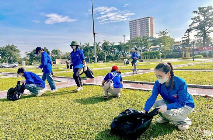 Tuổi trẻ phường Phan Đình Phùng góp phần xây dựng đô thị xanh - sạch - đẹp và văn minh.