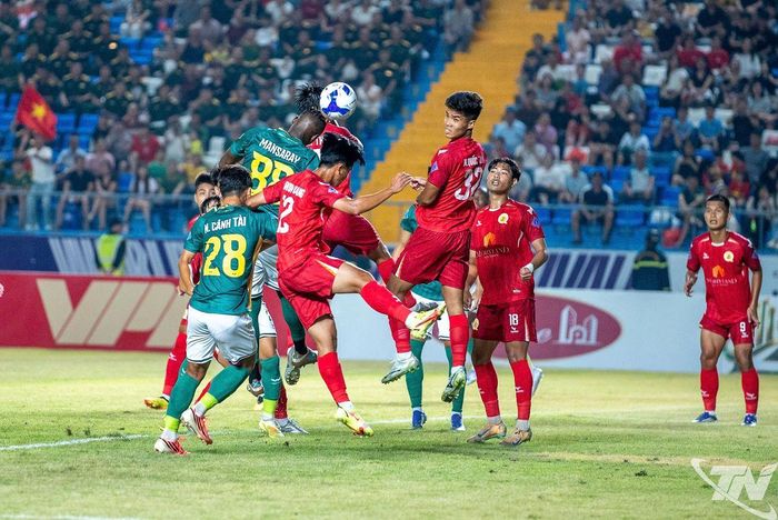 Trận đấu diễn ra đầy kịch tính.