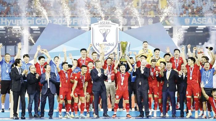 Sau khi đăng quang tại ASEAN Hyundai Cup 2026, Việt Nam tiếp tục là ứng viên sáng nhất cho chức vô địch tại FIFA ASEAN Cup 2026. Ảnh: nhandan.vn