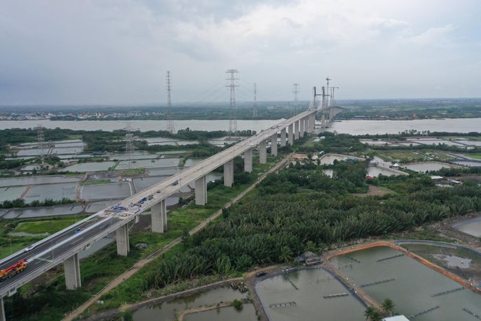 Dự án còn mở rộng hai đoạn cầu cạn hiện hữu trên tuyến cao tốc Bến Lức - Long Thành, phù hợp với quy mô đầu tư giai đoạn 2 của tuyến cao tốc này. Đồng thời, 4 nhánh lên xuống cầu cạn cũng được xây dựng mới, mỗi nhánh bố trí 1 làn xe, góp phần bảo đảm khả năng khai thác hiệu quả và kết nối thông suốt giữa các tuyến.