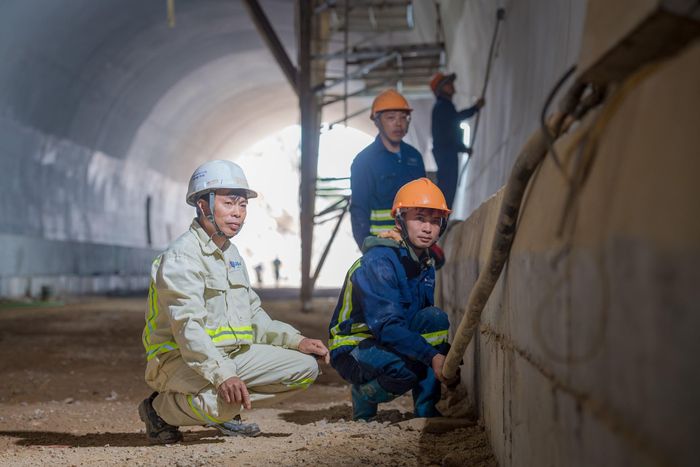 Quyết tâm thông đường lớn, trên công trường cao tốc Đồng Đăng - Trà Lĩnh vẫn đang có những cống hiến thầm lặng giữa muôn vàn thách thức.