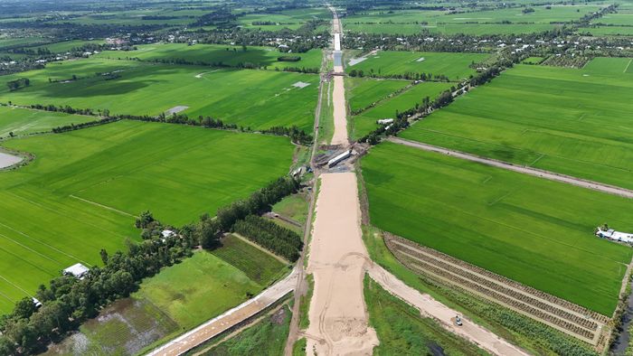 Ngoài thiếu cát, cao tốc Châu Đốc - Cần Thơ - Sóc Trăng thiếu hơn 2,3 triệu m³ đá.