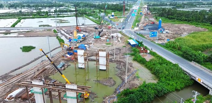 Dự án cao tốc Cà Mau - Đất Mũi đang thi công.