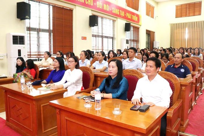 Các đại biểu dự hội nghị.