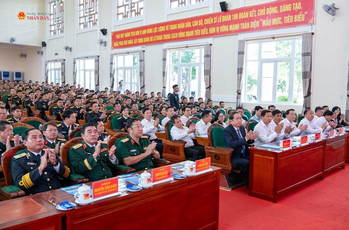 Chủ tịch Quốc hội Trần Thanh Mẫn và các đại biểu dự cuộc làm việc