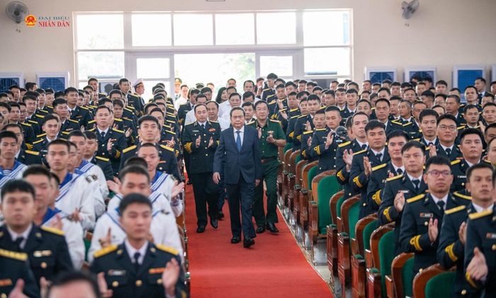 Chủ tịch Quốc hội Trần Thanh Mẫn đến thăm, làm việc với Quân chủng Hải quân