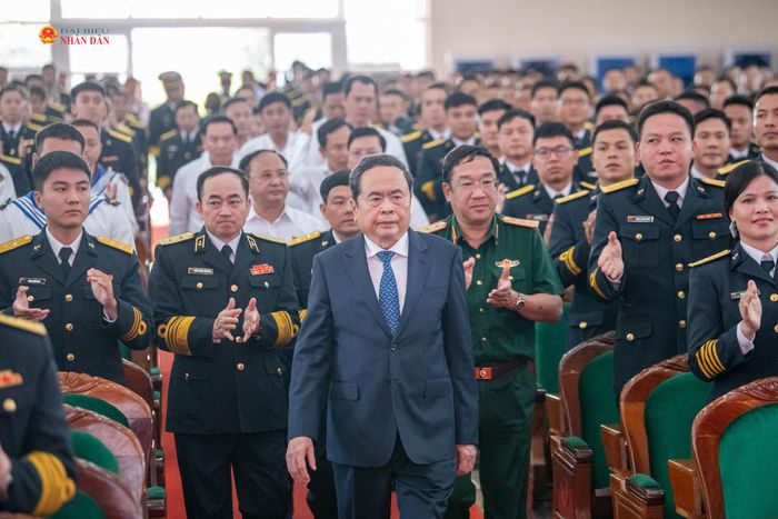 Chủ tịch Quốc hội Trần Thanh Mẫn đến thăm, làm việc với Quân chủng Hải quân