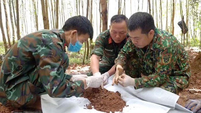 Xúc động khi tìm thấy hài cốt liệt sĩ ở Bãi Dinh, Quảng Trị.