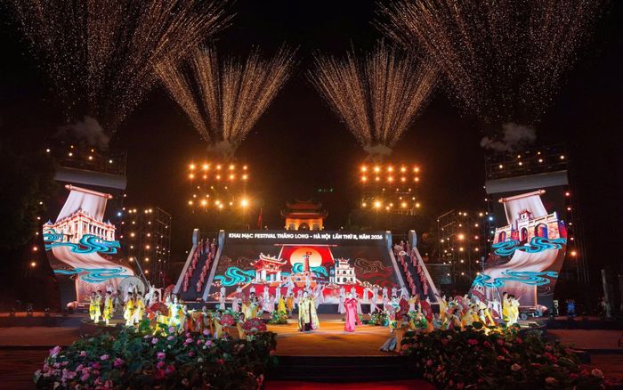 Di sản thế giới Khu trung tâm Hoàng thành Thăng Long, Hà Nội rực rỡ trong đêm với Festival Thăng Long - Hà Nội 2026.