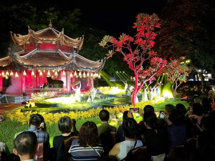 Nhà Bát Giác - Vườn Giám - Di tích Quốc gia đặc biệt Văn Miếu - Quốc Tử Giám lung linh tráng lệ khoe sắc màu âm thanh, ánh sáng trong Chương trình nghệ thuật “Khai Văn” tối ngày 12/9