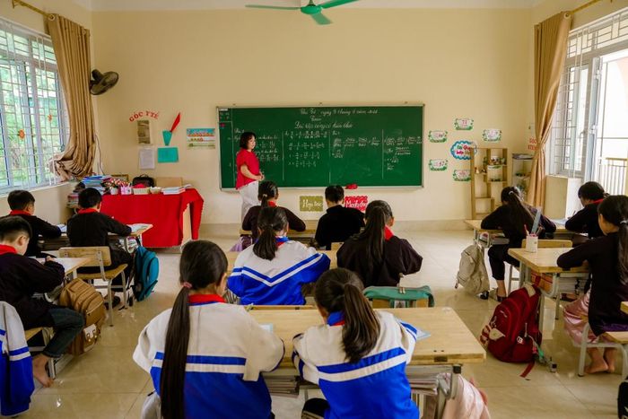 Năm học mới bắt đầu, các em duy trì việc học tập tại trường. Tuy nhiên, vẫn còn một số học sinh sau kỳ nghỉ hè chưa quay lại trường học.