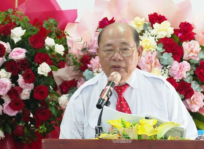 Nhà giáo Nhân dân, Tiến sĩ Thái Văn Long, Chủ tịch Hội Khoa học lịch sử tỉnh Cà Mau nhiệm kỳ 2026-2031, phát biểu tiếp thu ý kiến chỉ đạo.