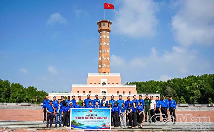 Ðoàn Thanh niên tổ chức hành trình “Tôi yêu Tổ quốc tôi - về với Ðất Mũi”.