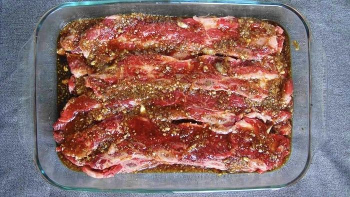 Muốn thịt bò thêm đậm đà, bạn có thể cho thêm 1 thìa dầu hào. Ảnh minh họa