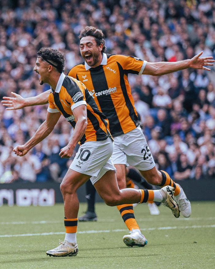 Mohamed Belloumi lập cú đúp giúp Hull City ngược dòng trước Chelsea tại hiệp một