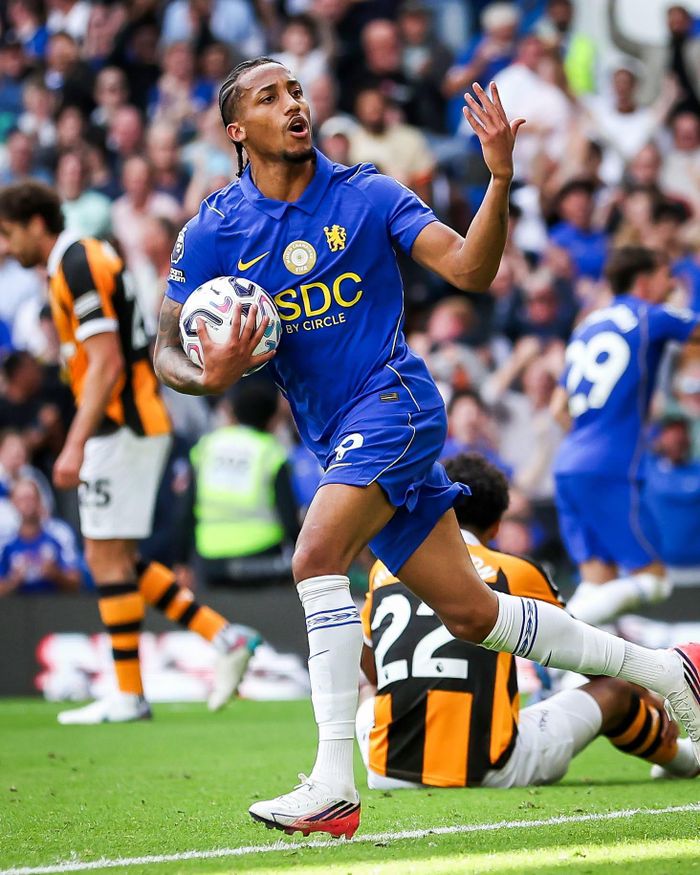 Joao Pedro giúp Chelsea tránh khỏi thất bại trước Hull City