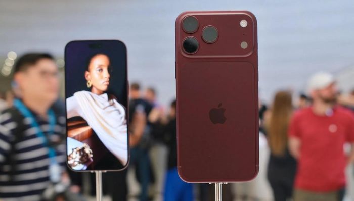 iPhone 18 Pro Max Burgundy gây chú ý với sắc đỏ gần như nâu. (Ảnh: HardwareZone)