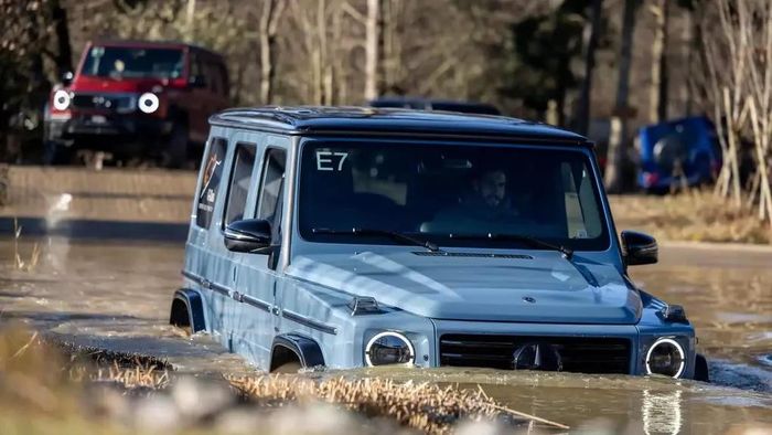 Mercedes phát triển ý tưởng SUV hai cầu có thể tự di chuyển trên nước. (Ảnh: Mercedes)