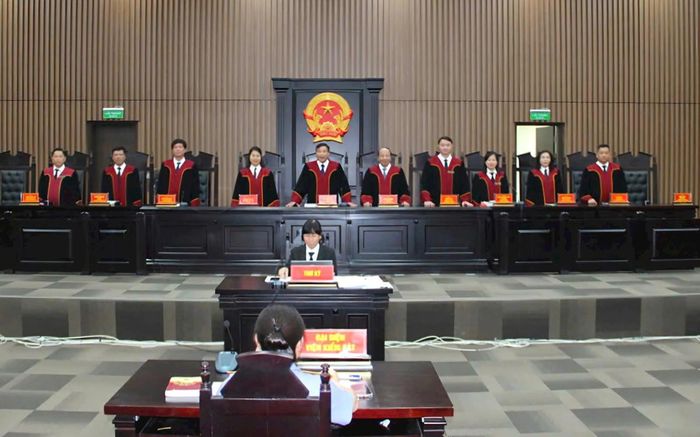 Ủy ban Thẩm phán TAND TP. Hà Nội.