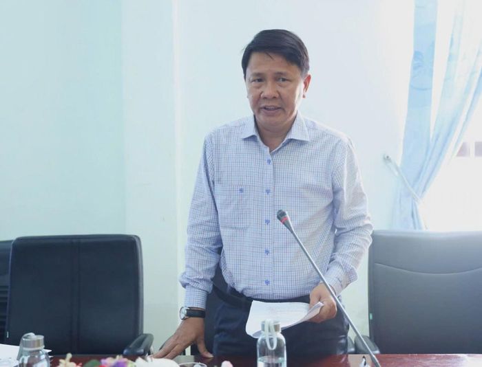  Chủ tịch UBND xã M’Drắk Nguyễn Đức Thảo báo cáo những khó khăn, vướng mắc trong quá trình triển khai Cụm công nghiệp. 
