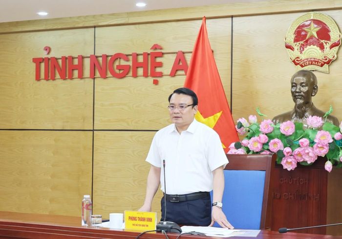 Phó Chủ tịch UBND tỉnh Nghệ An Phùng Thành Vinh phát biểu chỉ đạo. (Ảnh: NAG)