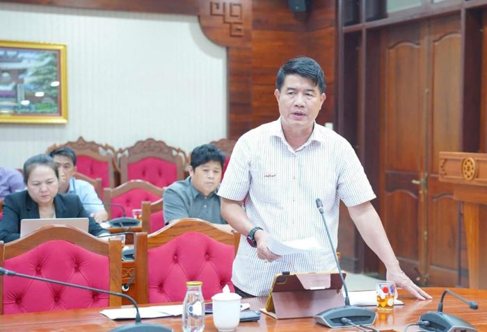 Ông Nguyễn Thiên Văn Phó Chủ tịch UBND tỉnh phát biểu trong hội nghị.