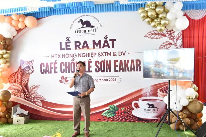 Ông Nguyễn Minh Chuyền Chủ tịch UBND xã Ea Kar phát biểu tại buổi ra mắt HTX Nông nghiệp Sản xuất Thương mại và Dịch vụ Cà phê Chồn Lê Sơn.