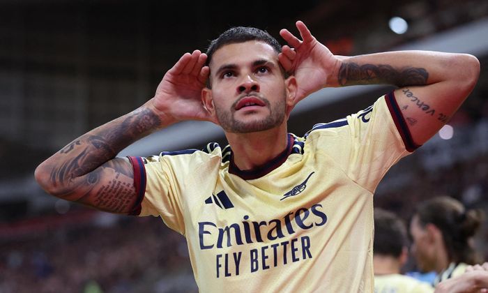 Bruno Guimaraes ghi bàn đầu tiên cho Arsenal. (Ảnh: Reuters)