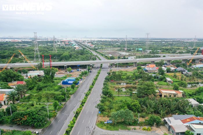 Nhánh nối đầu cầu Cần Giờ và nhánh đường Rừng Sác đi xã Cần Giờ được đầu tư theo tiêu chuẩn trục chính đô thị, vận tốc thiết kế 80 km/h, quy mô 6 làn xe. Phần đường song hành có quy mô đường phố nội bộ chính, đáp ứng tối thiểu 2 làn xe.