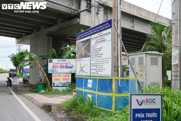 Trước đó, TP.HCM khởi công dự án nút giao kết nối đường Rừng Sác với cao tốc Bến Lức - Long Thành tại xã Bình Khánh ngày 1/7, với tổng mức đầu tư gần 3.000 tỷ đồng.