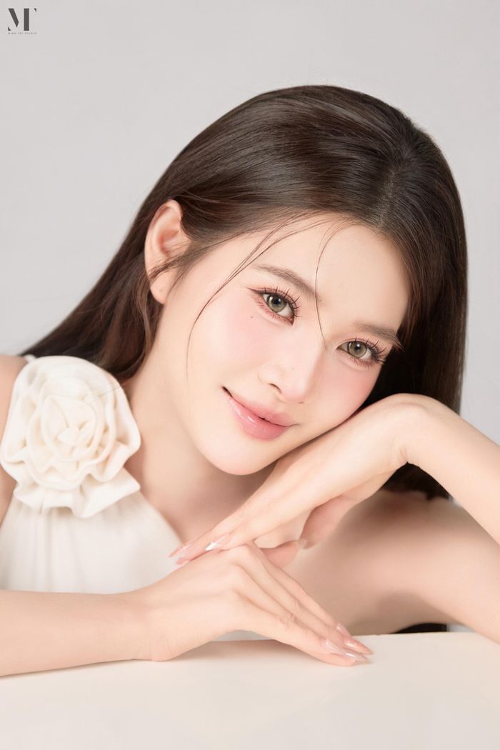 Công việc người mẫu cũng khiến người đẹp chú ý hơn đến việc giữ gìn sức khỏe và vóc dáng. Thay cho những phương pháp quá khắt khe, cô duy trì chế độ ăn uống cân bằng, chú trọng vận động và giữ thói quen chăm sóc bản thân.