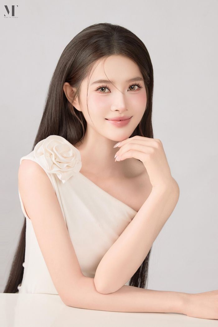“Tôi thường sắp xếp công việc theo thứ tự ưu tiên và cố gắng hoàn thành từng việc trong khoảng thời gian đã đặt ra. Có những giai đoạn lịch học và lịch làm việc khá dày, tôi phải tranh thủ từng khoảng thời gian trống để đọc tài liệu hoặc chuẩn bị cho công việc. Tôi nghĩ quan trọng nhất là biết mình đang ưu tiên điều gì ở từng thời điểm”, Thu Hiền chia sẻ.