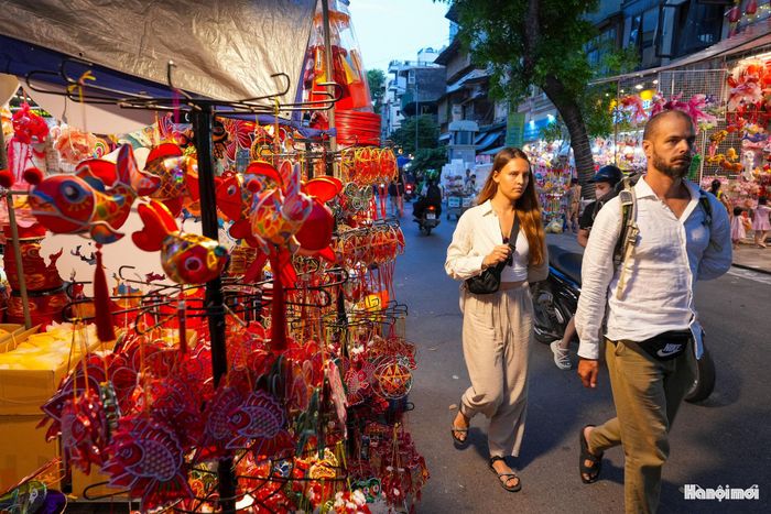 Chợ Trung thu truyền thống phố cổ năm 2026 được tổ chức từ ngày 11 đến hết ngày 25-9 trên phố Hàng Mã, đoạn từ ngã tư Hàng Mã - Hàng Đường đến ngã tư Hàng Mã - Hàng Cót.