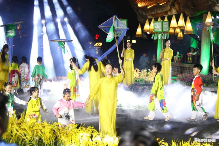 Tên gọi “Khai Văn” gợi mở hành trình hoàn thiện con người bằng tri thức và đạo học, từ mở mang tri thức, bồi đắp nhân cách đến nuôi dưỡng chí hướng, khát vọng và tinh thần cống hiến. Đó cũng là hành trình học tập, tu dưỡng và thực hành những giá trị tốt đẹp trong cuộc sống.