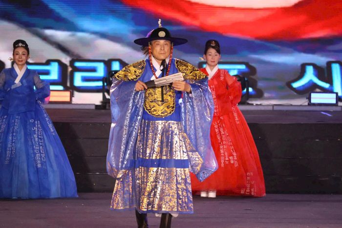 Chương trình biểu diễn của các nghệ sĩ Hàn Quốc. Ảnh: Quỳnh Trang