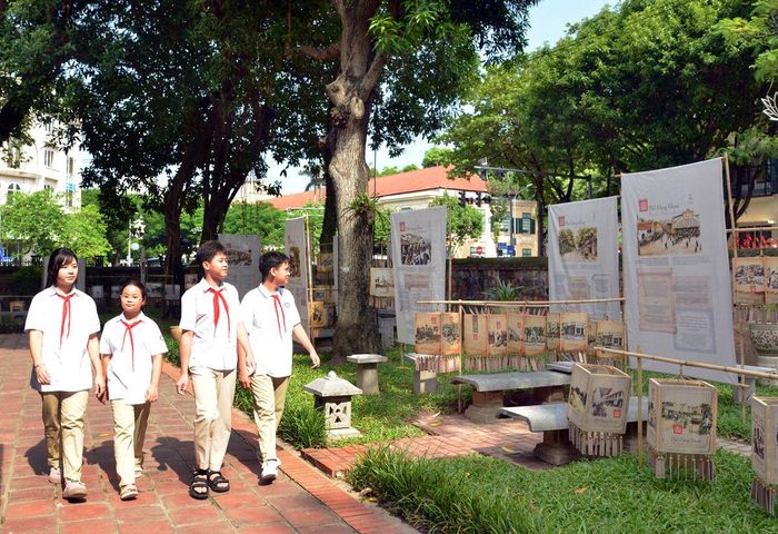 Chương trình “Nét Kinh kỳ” khai mạc sáng 12-9 tại khu vực Hậu viên, Di tích quốc gia đặc biệt Văn Miếu - Quốc Tử Giám đưa công chúng trở về với ký ức 36 phố phường Hà Nội xưa.