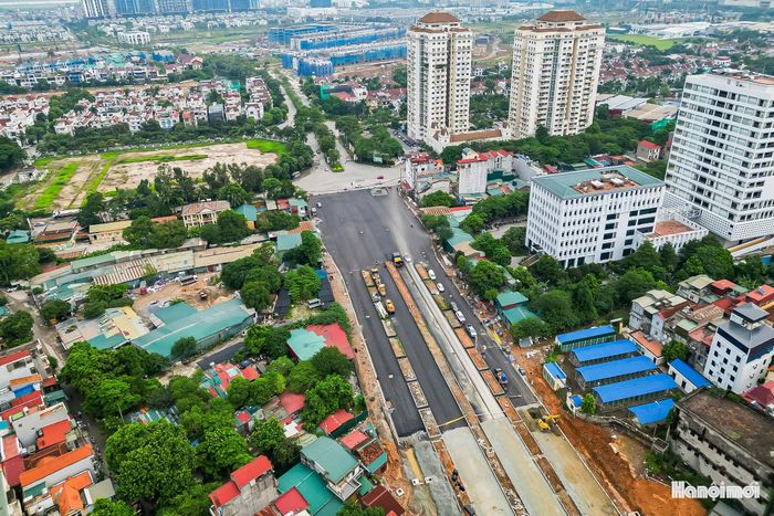 Từ trên cao, đoạn Vành đai 2,5 kết nối khu Đoàn Ngoại giao với đường Nguyễn Hoàng Tôn dần rõ hình hài của một tuyến đường đô thị hiện đại.