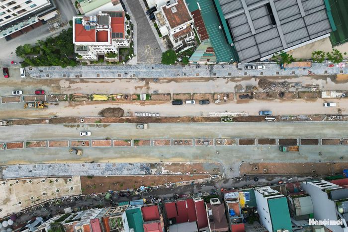 Đến cuối tháng 6-2026, toàn bộ mặt bằng phục vụ dự án đã được bàn giao. Chủ đầu tư và nhà thầu đã tổ chức các mũi thi công, tập trung nhân lực, máy móc, thiết bị nhằm đẩy nhanh tiến độ.