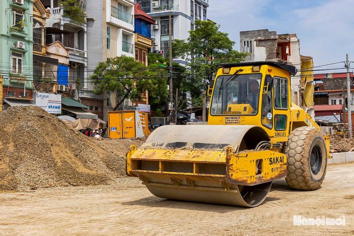 Mục tiêu đặt ra là hoàn thành toàn bộ các hạng mục còn lại và thông xe kỹ thuật đoạn tuyến trước ngày 30-9-2026. Khi hoàn thành, tuyến đường sẽ góp phần hoàn thiện mạng lưới giao thông khu vực Tây Hồ Tây, tăng cường kết nối giữa khu Đoàn Ngoại giao, đường Nguyễn Hoàng Tôn, đường Xuân Đỉnh và các khu vực lân cận