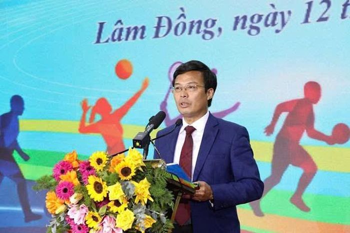 Phó Chủ tịch UBND tỉnh Lâm Đồng Đinh Văn Tuấn phát biểu tại lễ khai mạc Đại hội Thể dục thể thao tỉnh Lâm Đồng lần thứ I năm 2026. Ảnh: PV