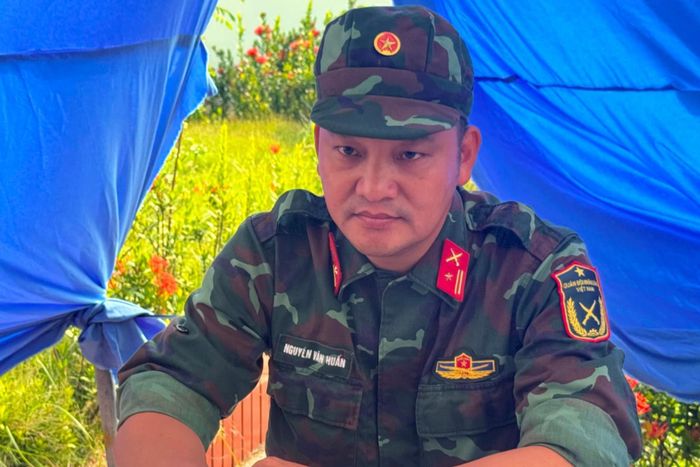 Thiếu tá Vũ Văn Huấn, cán bộ Cục Kỹ thuật, Bộ Tư lệnh Thủ đô Hà Nội. Ảnh: Mai Hoa