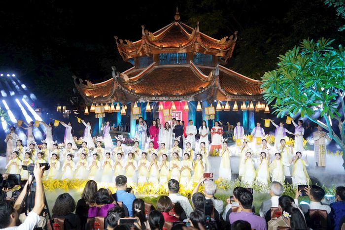 Festival Thăng Long - Hà Nội đang tạo bữa tiệc nghệ thuật hấp dẫn trên nền di sản. Ảnh: Hoàng Lân
