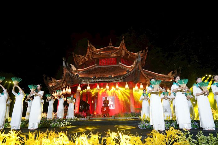 Chương trình nghệ thuật "Khai Văn" tại Văn Miếu - Quốc Tử Giám. Ảnh: Hoàng Lân