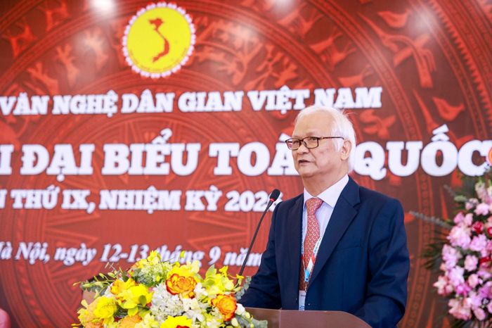 GS.TS Lê Hồng Lý, Chủ tịch Hội Văn nghệ dân gian Việt Nam phát biểu tại Đại hội. Ảnh: Quang Vinh