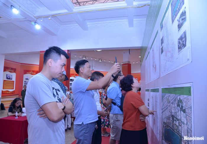 Các tài liệu, bản đồ quy hoạch được công khai để người dân nghiên cứu, đóng góp ý kiến.