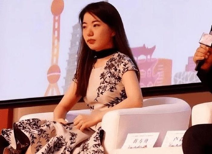 Trước khi bê bối nổ ra, Tưởng được công chúng tung hô như một "thiên tài văn chương" tự vươn lên từ xuất thân bình thường.